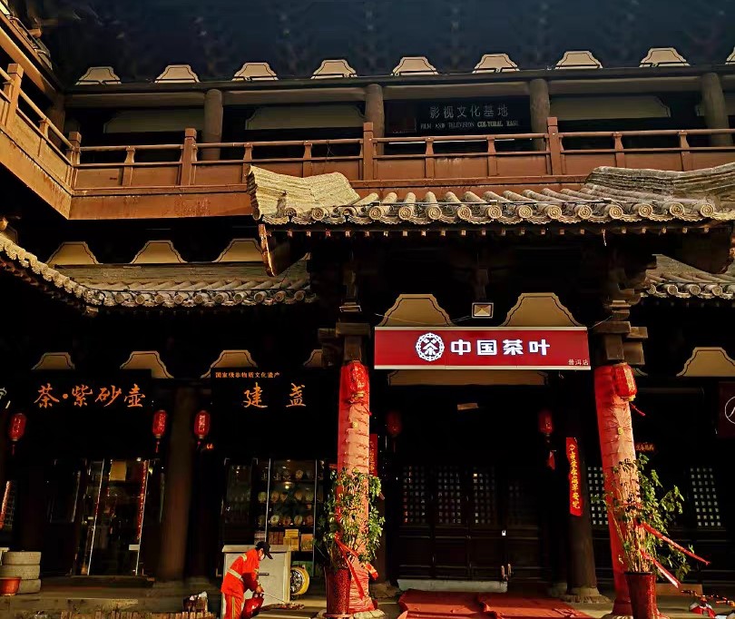 中茶經(jīng)典大紅印 云南普洱茶生茶 2016年傳世經(jīng)典鐵餅紅印 400克